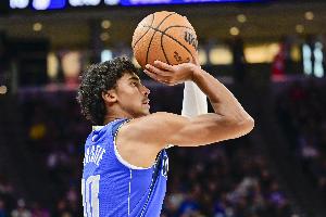 状态真不错！克里斯蒂8中5&三分5中3贡献17分2板2助 正负值+17